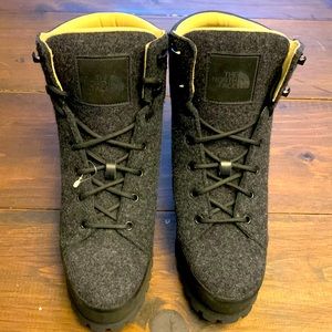 North Face black woman winter boots size 8 brand new without tags, never worn